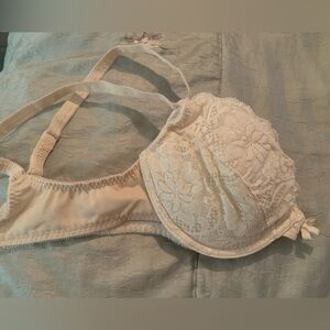 ❤️3/$20 Olga padded lace bra 36C